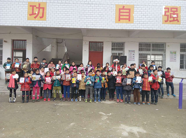 Chinese students give generously to fight poverty