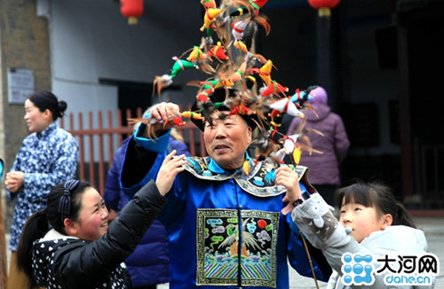 Neixiang greets spring with ox ritual