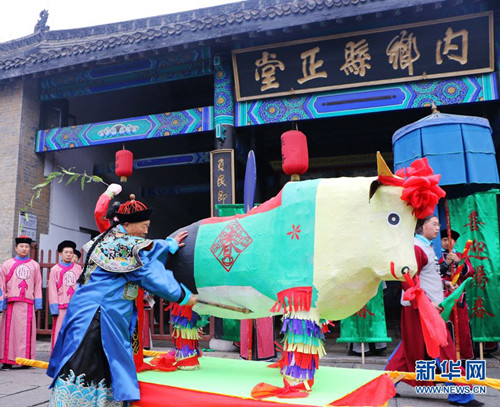 Neixiang greets spring with ox ritual
