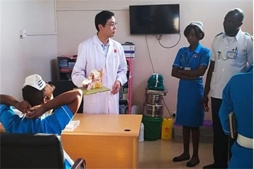 Zambia honors Chinese medical aid team