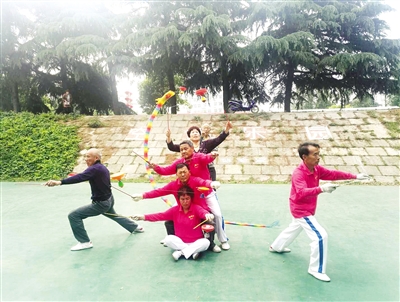 Nanyang elderly take up sports