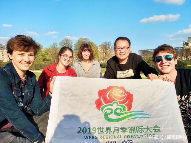 Nanyang native promotes local roses abroad