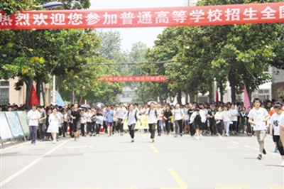 More than 81,000 Nanyang students sit the gaokao