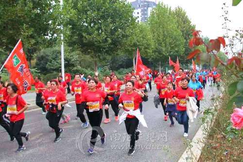 Nanyang runners compete along Baihe River