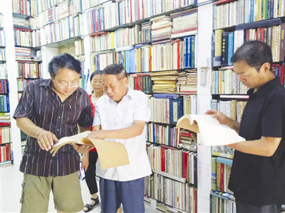 Nanyang retired man sets up family library