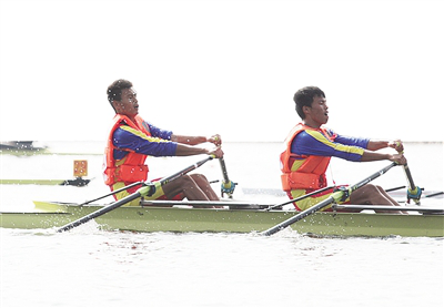 Rowing, canoeing contests held in Nanyang