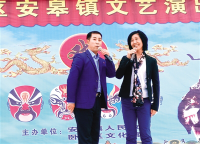 Nanyang’s cultural center gives Henan opera performance to grassroots people